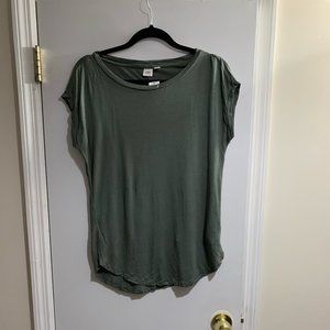 NWT Gap Tee Size Small Color Olive